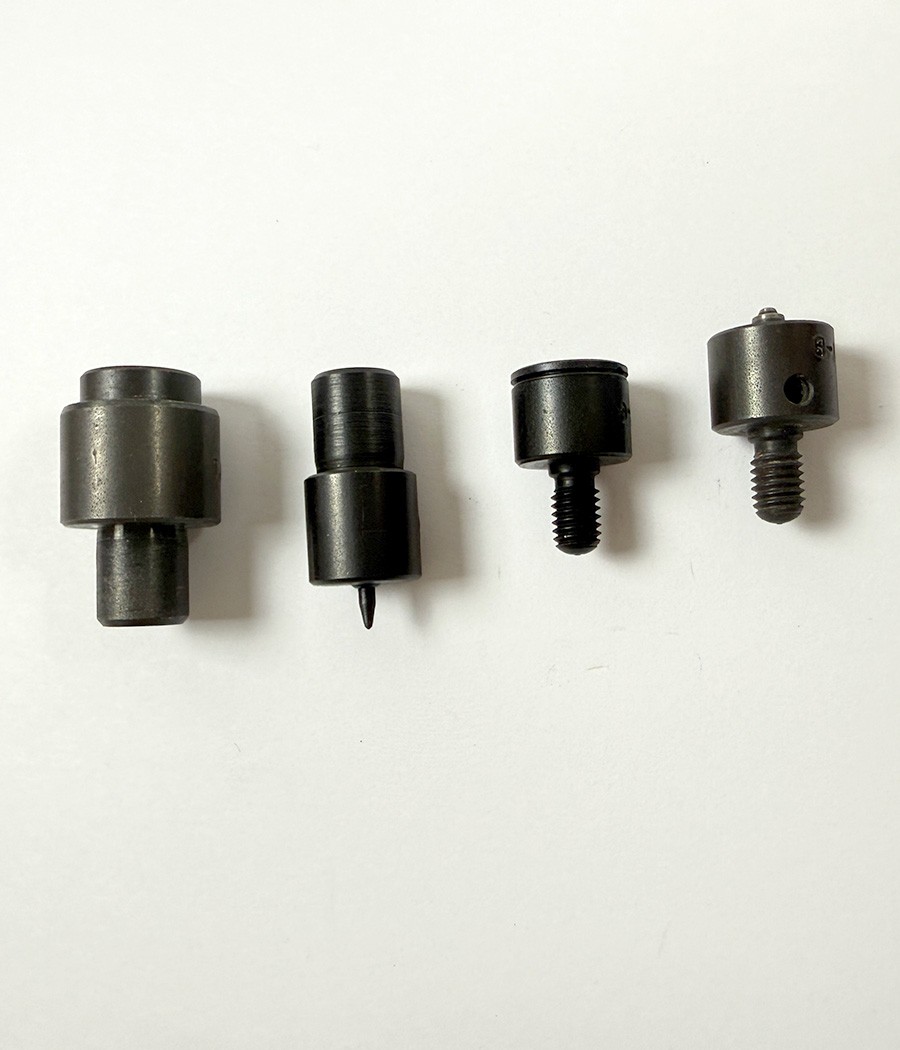 MATRICE DOT A MAIN POUR CHAPEAU+DOUILLE+GOUJON+OEILLET POUR FO721