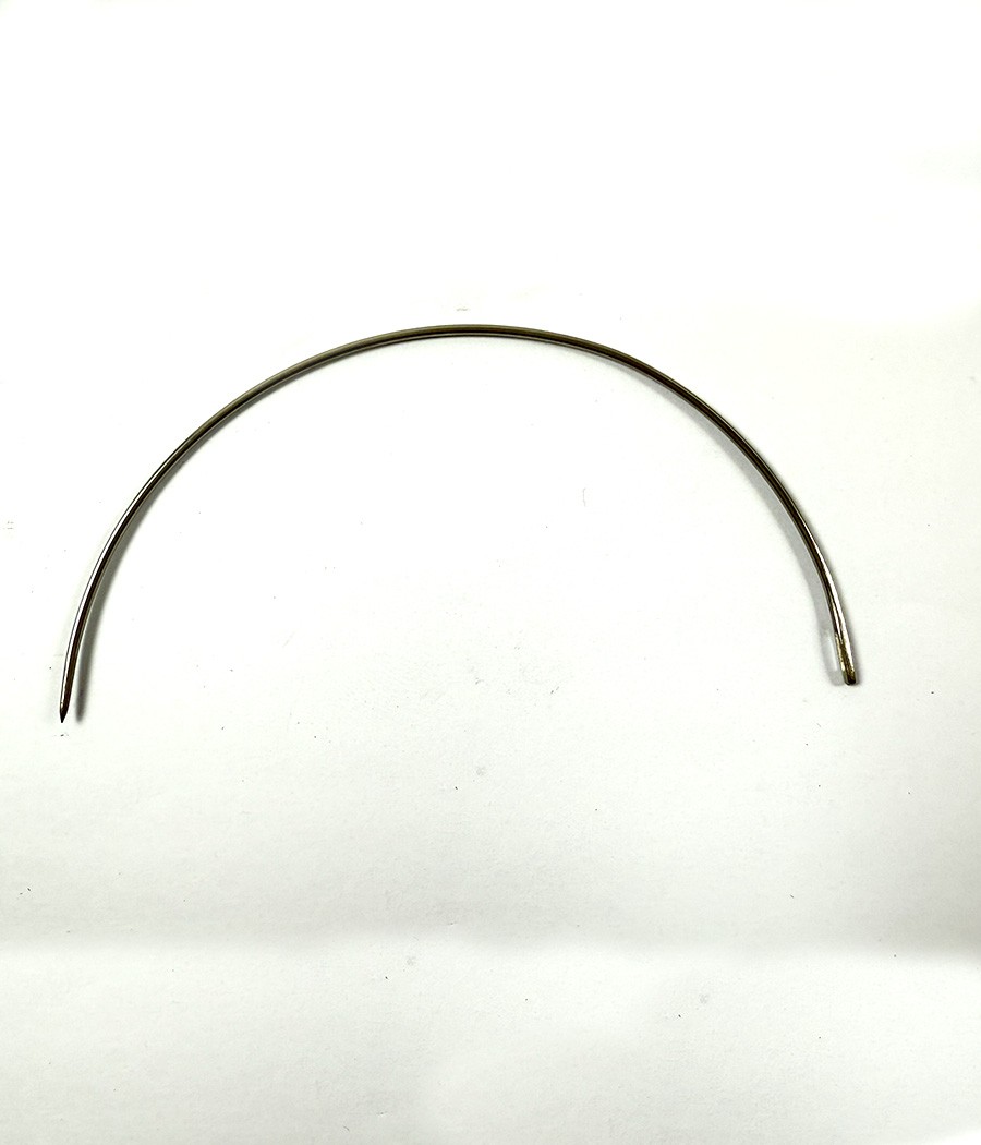 AIGUILLE COURBE PIQUER 124 MM