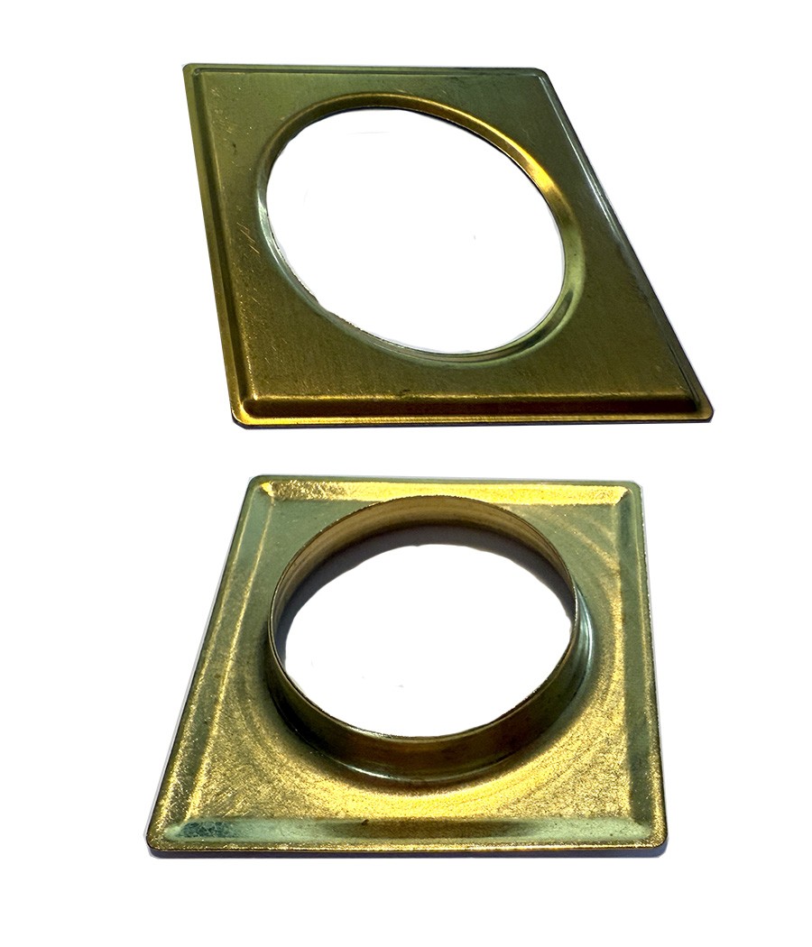 OEILLETS DECO D 40 MM CARRE LAITON JAUNE jusqu'à épuisement
